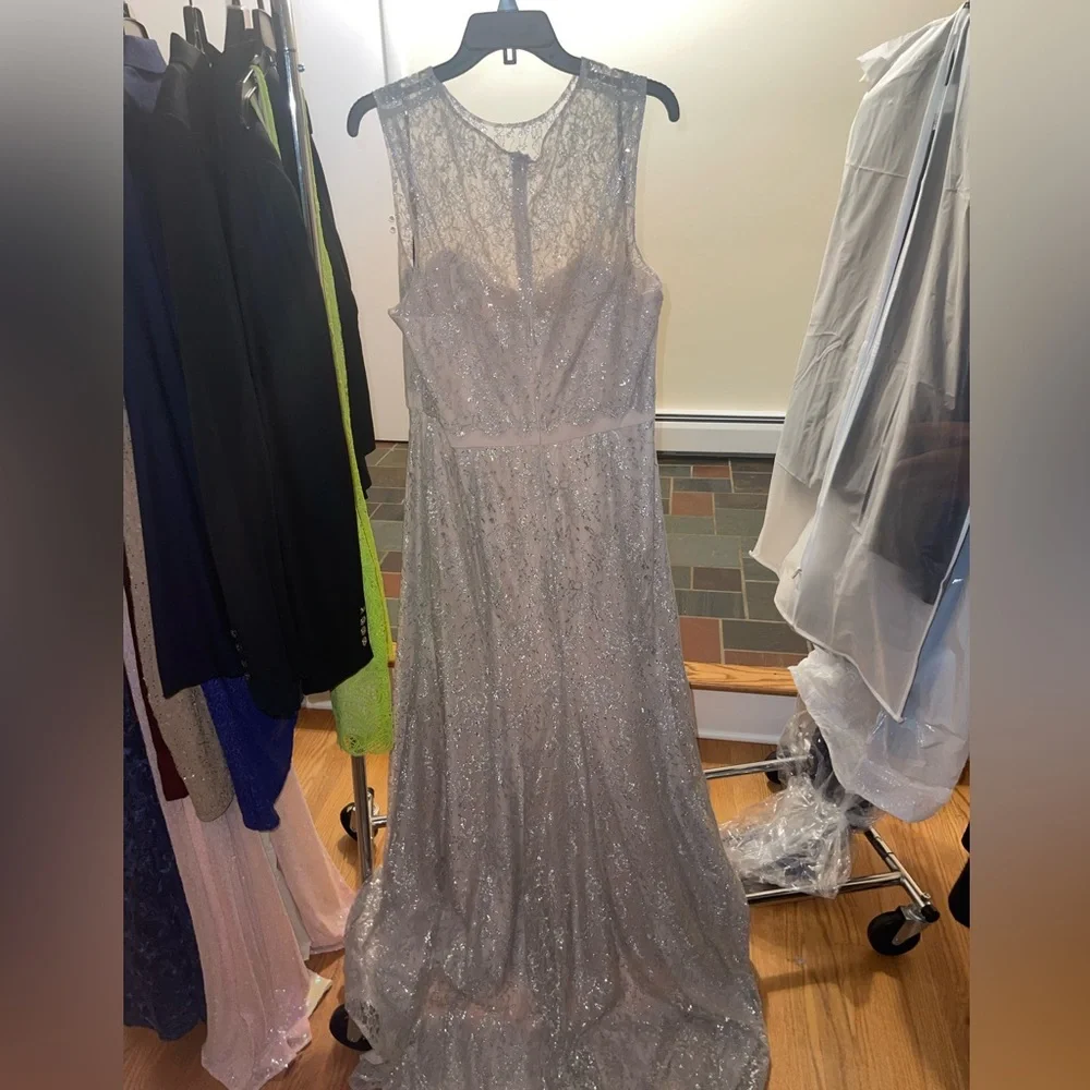 Vera wang bridesmaid dress - Picture 2 of 3